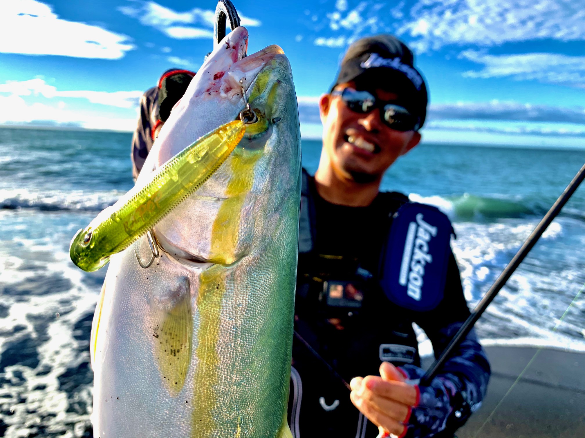 サーフでトップウォーターを使うと青物が爆釣!釣り方を一挙公開! ジャクソン Jackson ルアー 釣り